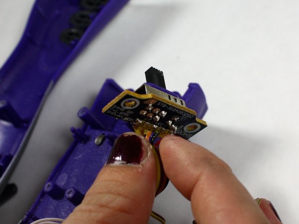 Justin Bieber Concert Microphone On/Off Switch Replacement, Replacing on/off switch: crwdns2935265:07crwdnd2935265:02crwdnd2935265:02crwdne2935265:0