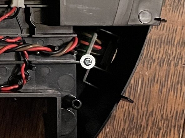 iRobot Roomba 581 Teardown, Optional: Speaker, Buttons Daughter Board, Bin Connectors, and Barrel Jack: crwdns2935265:013crwdnd2935265:02crwdnd2935265:02crwdne2935265:0