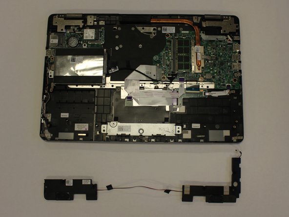 Dell Inspiron 7568 Trackpad Replacement Guide, Track Pad: crwdns2935265:03crwdnd2935265:02crwdnd2935265:02crwdne2935265:0