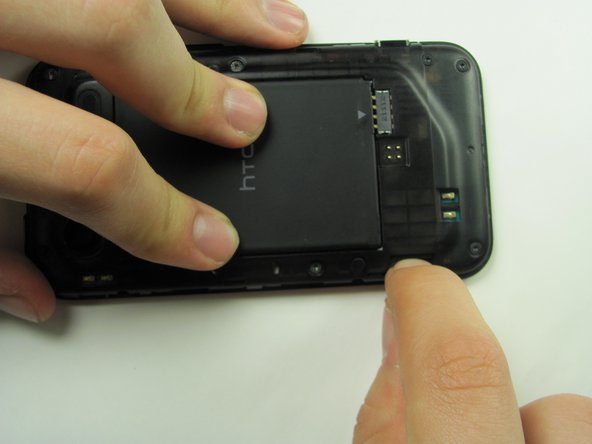 HTC Incredible 2  Micro SD Card Replacement, Micro SD Card: crwdns2935265:03crwdnd2935265:02crwdnd2935265:02crwdne2935265:0