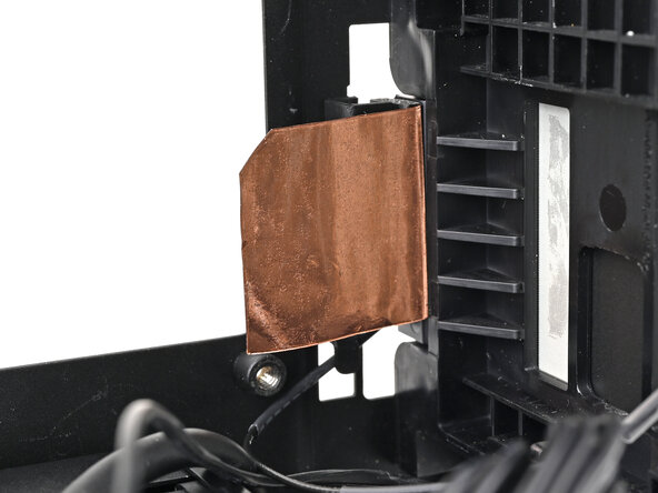 Framework Desktop Antennas Replacement, Remove the adhesive liner: Schritt 43, Bild 2 von 2