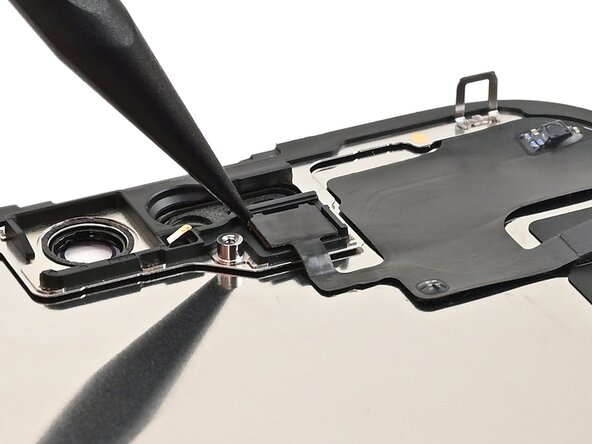 iPhone 15 Screen Replacement, Pry up the ambient light sensor: 步骤 33 中的图像 1，2