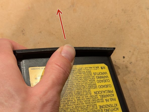 IBM Thinkpad 700C Battery Pack Disassembly, Remove the Faceplate: crwdns2935265:01crwdnd2935265:02crwdnd2935265:02crwdne2935265:0