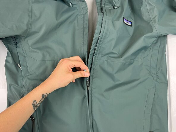 How to Reapply Durable Water Repellent (DWR) Coating, Prepare your jacket: crwdns2935265:01crwdnd2935265:01crwdnd2935265:03crwdne2935265:0