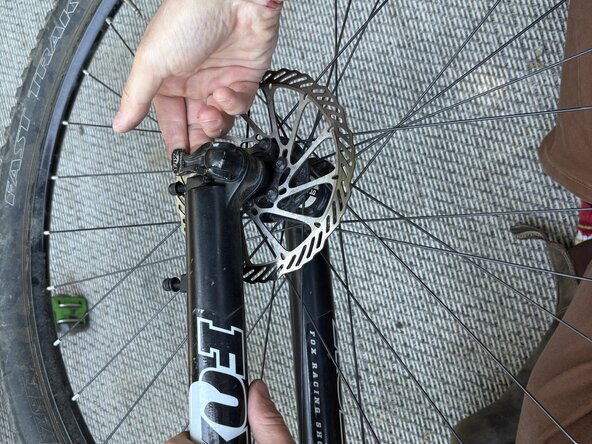 Fox32 Mountain Bike Front Air Suspension Fork Seal and Oil Replacement: étape 9, image 1 de 3