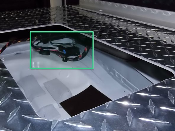 Installing Mercedes W166 RAV Tool Box: crwdns2935265:05crwdnd2935265:03crwdnd2935265:03crwdne2935265:0