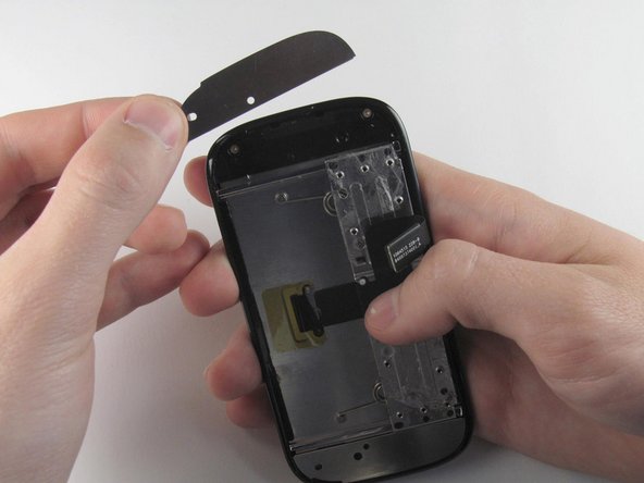 Disassembling Motorola Cliq LCD Shield Plate: crwdns2935265:015crwdnd2935265:03crwdnd2935265:03crwdne2935265:0