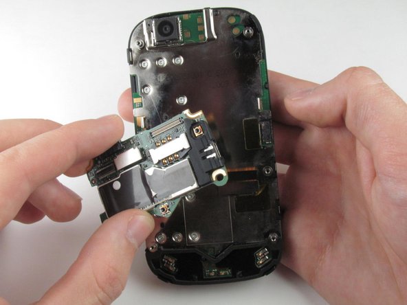 Disassembling Motorola Cliq LCD Shield Plate: crwdns2935265:011crwdnd2935265:02crwdnd2935265:03crwdne2935265:0