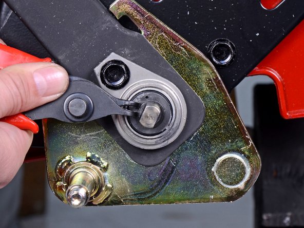 Toro Walk Behind Mowers 21199HD 2018 Rear Axle Replacement, Install the snap ring: crwdns2935265:027crwdnd2935265:03crwdnd2935265:03crwdne2935265:0