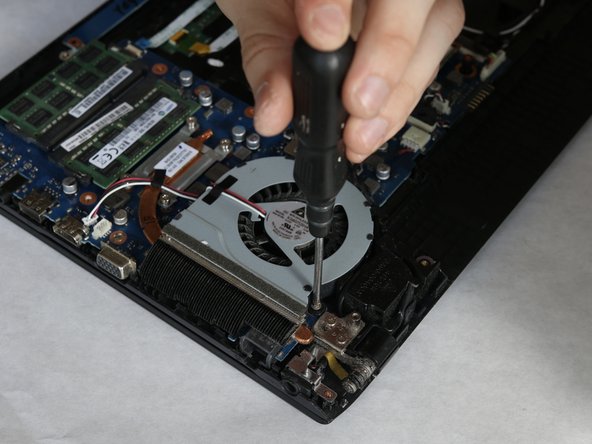 Samsung NP270E5E-K03US Internal Fan Replacement: crwdns2935265:08crwdnd2935265:02crwdnd2935265:03crwdne2935265:0