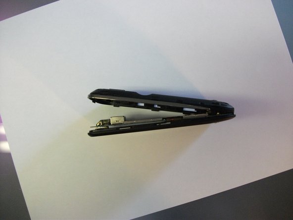 HTC Droid Eris Digitizer or LCD Screen Replacement: 步骤 3 中的图像 2，2