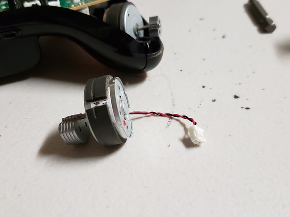 Xbox 360 Wireless Controller, I found a thing that’s looks like a motor: step 3, image 3 of 3