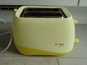 Slider of toaster does not stay down