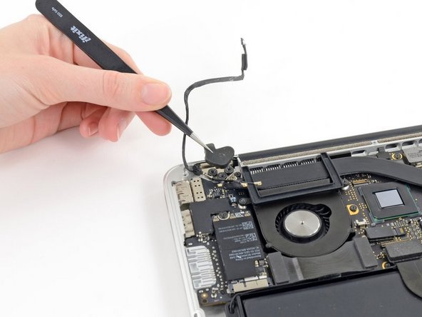 MacBook Pro 15" Retina Display Mid 2012 LCD Cable Replacement: crwdns2935265:010crwdnd2935265:02crwdnd2935265:02crwdne2935265:0