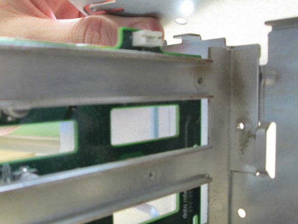 Drobo FS DRDS2-A Power Switch Replacement: crwdns2935265:07crwdnd2935265:02crwdnd2935265:02crwdne2935265:0