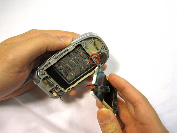 Remplacement de l'écran LCD du LG VX5200: étape 10, image 2 de 3