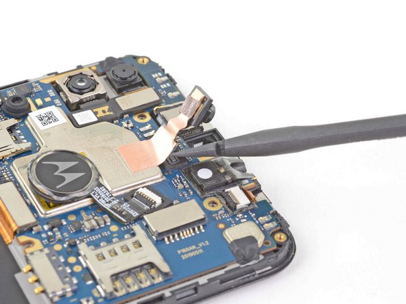 Motorola Moto E6 Plus Motherboard Replacement, Remove the front camera: crwdns2935265:019crwdnd2935265:02crwdnd2935265:03crwdne2935265:0