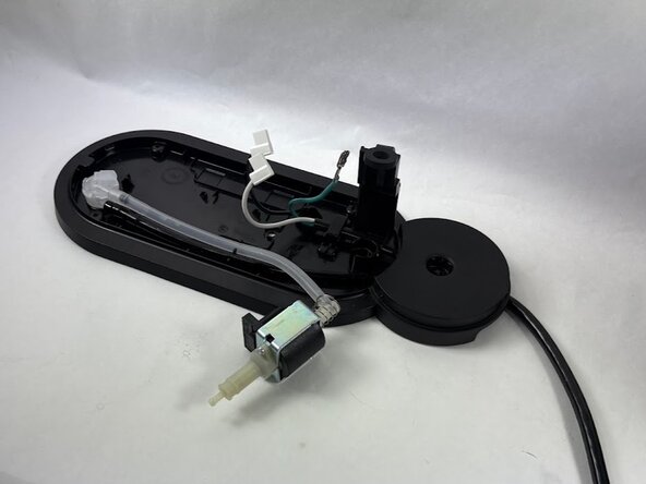 Nespresso Vertuo Next Lower Water Line Replacement: crwdns2935265:04crwdnd2935265:02crwdnd2935265:03crwdne2935265:0