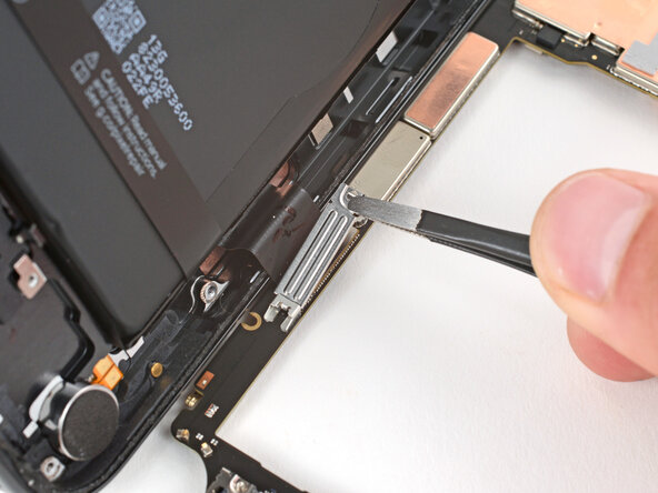 Google Pixel 9a Logic Board Replacement, Install the screen cable cover: passo 41, immagine 2 di 3