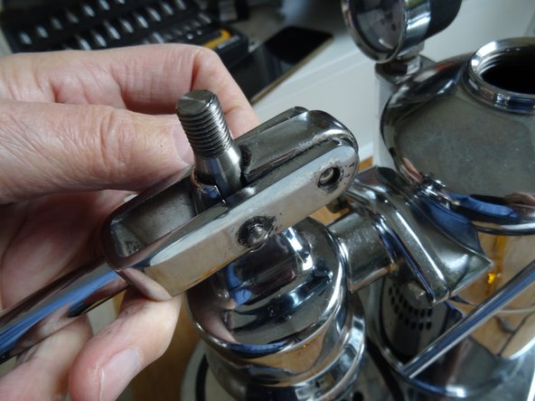 La Pavoni: Replace gaskets in lever coffee machines, Removing the lever arm: crwdns2935265:03crwdnd2935265:02crwdnd2935265:03crwdne2935265:0