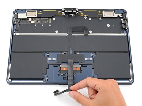 MacBook Air 2022 (M2) Battery Replacement, Reposition the trackpad cable: crwdns2935265:029crwdnd2935265:02crwdnd2935265:02crwdne2935265:0