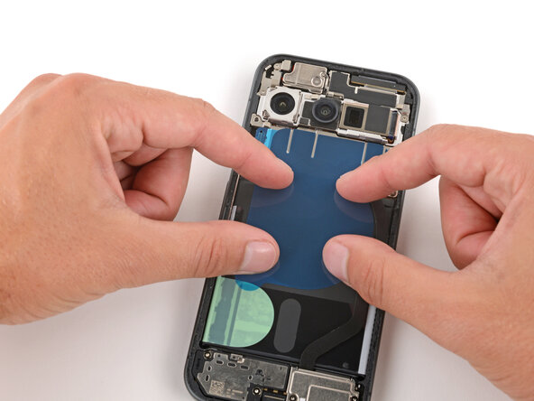 Google Pixel 10 Battery Replacement, Install the graphite sheet: 47 단계, 이미지 3개 중 3개