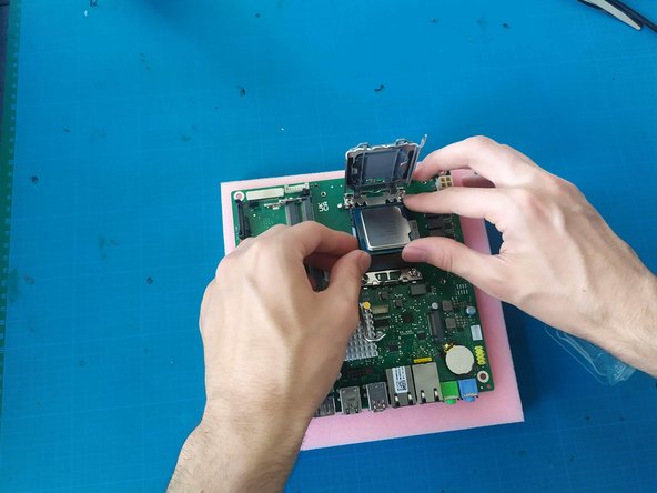 6- Montage PC Infinity, Installation du CPU et du dissipateur (suite): étape 11, image 1 de 2