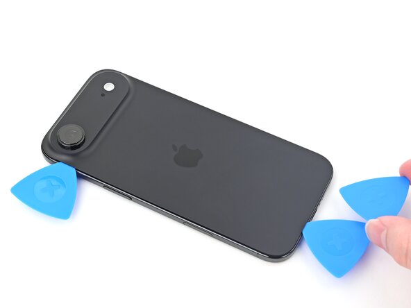 iPhone Air Back Glass Replacement, Separate the right edge adhesive: crwdns2935265:012crwdnd2935265:01crwdnd2935265:03crwdne2935265:0