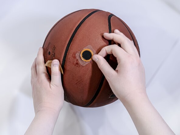 How to Repair a Basketball Leak: crwdns2935265:05crwdnd2935265:03crwdnd2935265:03crwdne2935265:0
