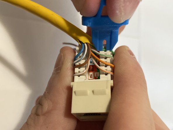 Cat5e RJ-45 Keystone Jack Replacement: 步骤 7 中的图像 2，3