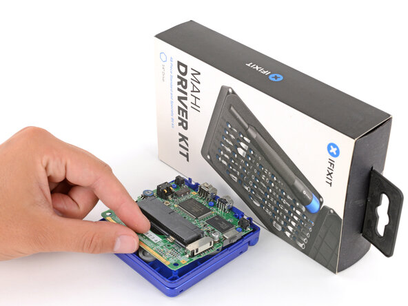 Nintendo Game Boy Advance SP Buttons Replacement, Prop up the motherboard: crwdns2935265:011crwdnd2935265:02crwdnd2935265:03crwdne2935265:0