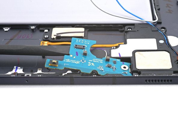 Samsung Galaxy Tab S7 Plus Loudspeaker Assembly Replacement, Remove the antenna board: crwdns2935265:043crwdnd2935265:02crwdnd2935265:03crwdne2935265:0