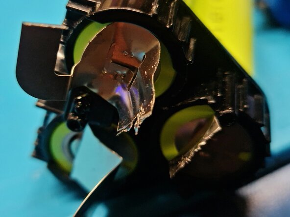 Disassembling Samsung Vacuum Battery VCA-RBT80 VR30T80313W/WA, Disassemble the Cells: crwdns2935265:04crwdnd2935265:02crwdnd2935265:03crwdne2935265:0