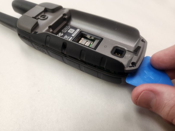 Garmin Rino 650 Screen Replacement, Separate the Frame: crwdns2935265:04crwdnd2935265:02crwdnd2935265:03crwdne2935265:0