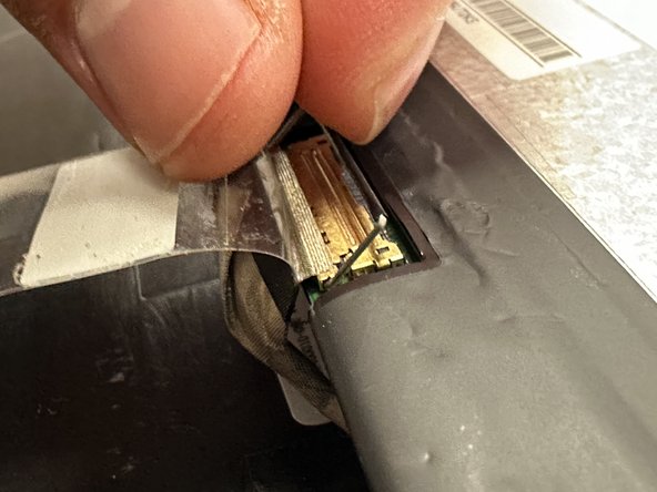 Lenovo 100e Chromebook Display Removal, Disconnect Display cord: crwdns2935265:08crwdnd2935265:02crwdnd2935265:02crwdne2935265:0