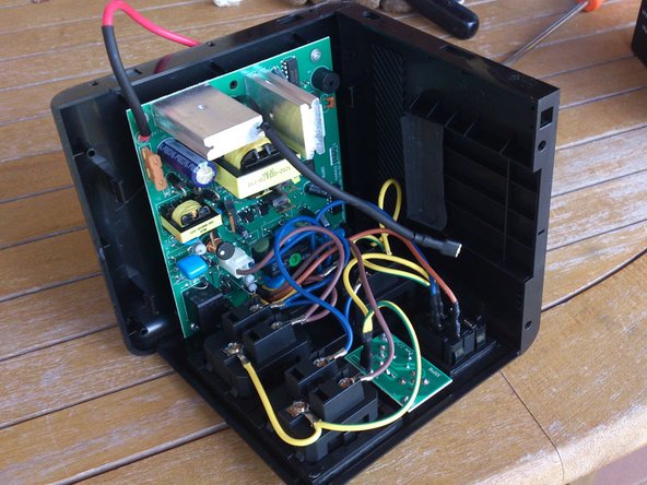 Disassembling UPS OVISLINK TRACITE CUBE or CUBO All, Remove the left side: crwdns2935265:05crwdnd2935265:03crwdnd2935265:03crwdne2935265:0