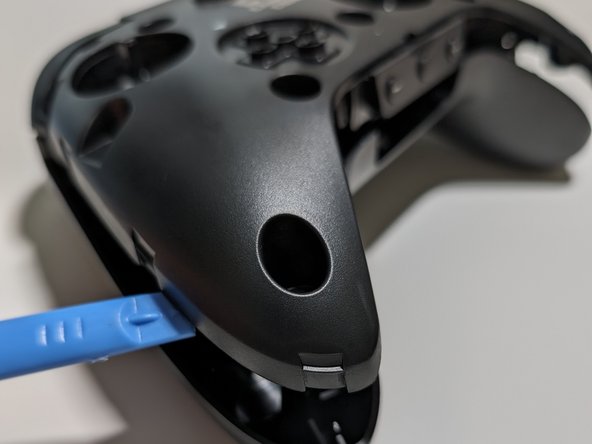 CANDY CON Wireless Controller Teardown, Begin opening the base controller: шаг 3, изображение 3 из 3