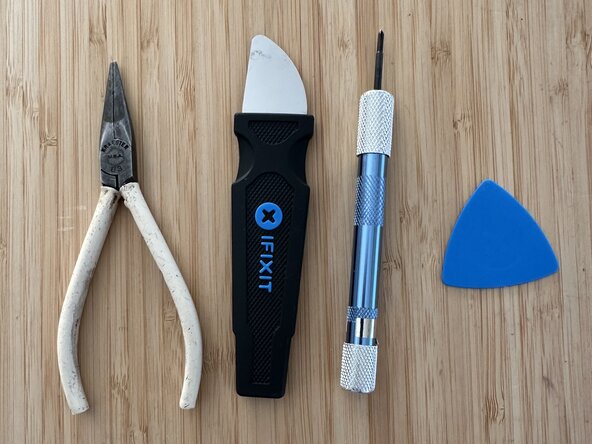 Canon Binocular 10x30 IS Battery cover Replacement, Removing the bottom cover, part A: crwdns2935265:01crwdnd2935265:01crwdnd2935265:03crwdne2935265:0