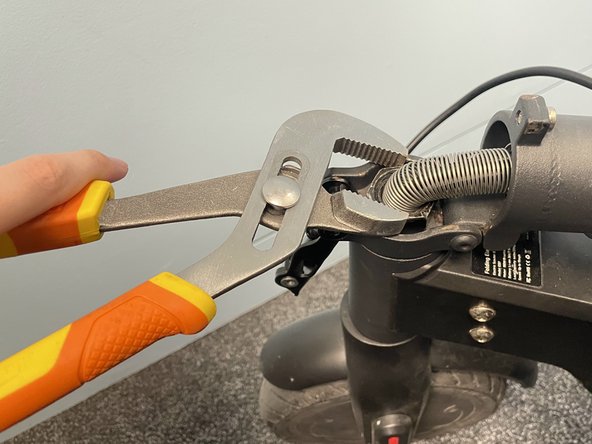 How to Stabilize the Stem of a Longwise ES06 E-Scooter: crwdns2935265:04crwdnd2935265:03crwdnd2935265:03crwdne2935265:0