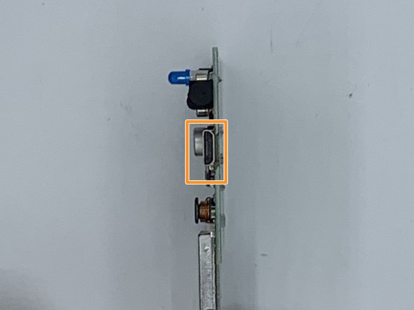 EchoMaster MRC-WLP43 Wire Port Replacement: crwdns2935265:05crwdnd2935265:02crwdnd2935265:02crwdne2935265:0