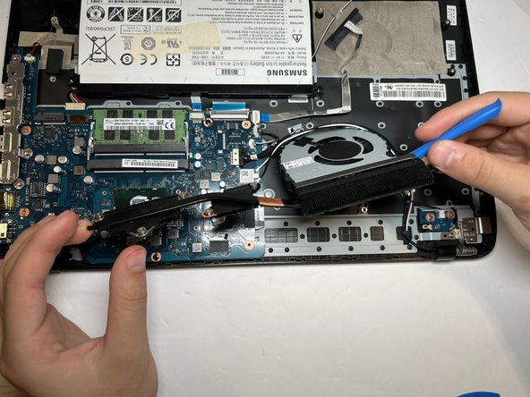 Samsung Notebook 5 NP530E5M Fan Assembly Replacement: crwdns2935265:010crwdnd2935265:03crwdnd2935265:03crwdne2935265:0