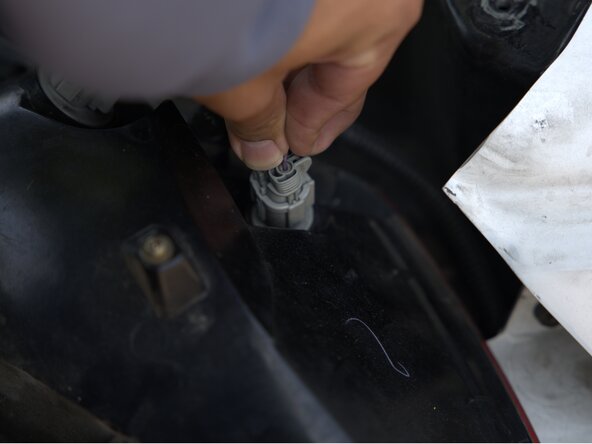 Nissan 350Z Tail Light Replacement: crwdns2935265:06crwdnd2935265:02crwdnd2935265:02crwdne2935265:0