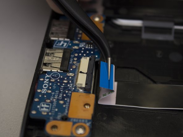 Sony VAIO SVE14AJ16L I/O Card Replacement: crwdns2935265:05crwdnd2935265:03crwdnd2935265:03crwdne2935265:0