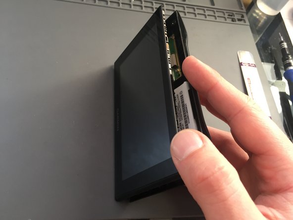 Garmin Nuvi 2529 Disassembly, Prying off the back cover: crwdns2935265:02crwdnd2935265:02crwdnd2935265:03crwdne2935265:0