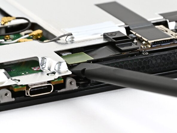 Nintendo Switch 2 Microphone Replacement, Disconnect the MicroSD connector: crwdns2935265:025crwdnd2935265:01crwdnd2935265:03crwdne2935265:0