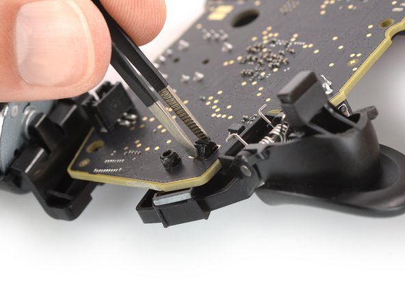 Google Stadia Controller Motherboard Replacement, Free the motherboard clamps: crwdns2935265:028crwdnd2935265:02crwdnd2935265:03crwdne2935265:0