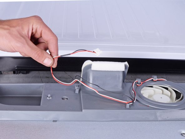 Samsung Refrigerator Evaporator Fan (Freezer Compartment) Replacement, Remove the freezer evaporator fan: crwdns2935265:010crwdnd2935265:02crwdnd2935265:03crwdne2935265:0