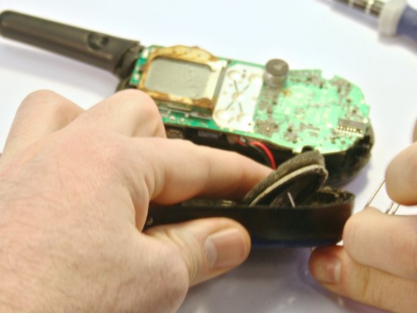 Motorola Talkabout FV700R Speaker Replacement, Speaker: crwdns2935265:09crwdnd2935265:02crwdnd2935265:03crwdne2935265:0