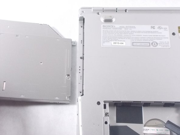 Sony Vaio SVT151A11L Multimedia Card Replacement: crwdns2935265:04crwdnd2935265:02crwdnd2935265:03crwdne2935265:0