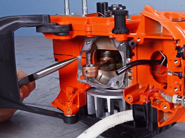 Echo Chain Saw CS4910 2020 Piston Assembly Replacement, Remove the cylinder gasket: crwdns2935265:042crwdnd2935265:02crwdnd2935265:03crwdne2935265:0